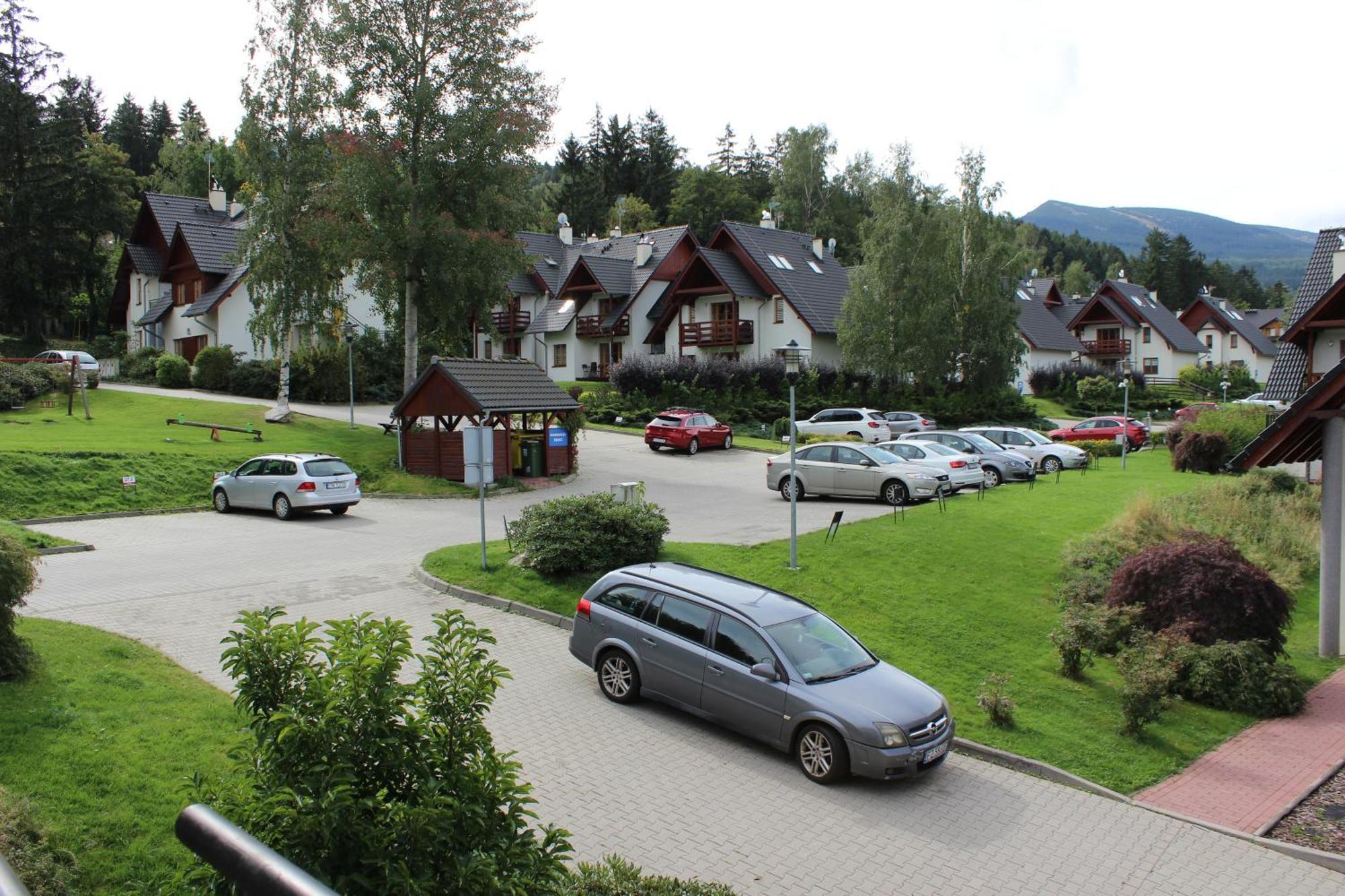 Apartament Bialy Na Osiedlu "Apartamenty Pod Sniezka" Karpacz Buitenkant foto